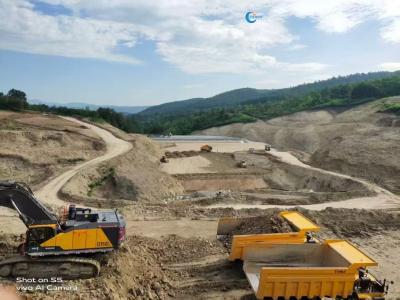 塞尔维亚上市公司矿卡司机工作现场